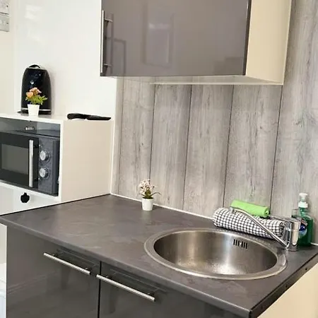 Studio Flat Acton High Street Лондон Экстерьер фото